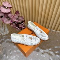 ルイ・ヴィトン ローファー ブランド コピー 高再現度 快適な着心地 上質パテントレザー仕様 通気デザイン 高級感漂う仕上げ 安心通販