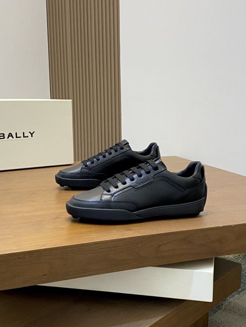 バリー スニーカー スーパーコピー 優良サイト 高再現度 2025新作 ブラックレザー メンズ 上質デザイン 革靴風仕上げ