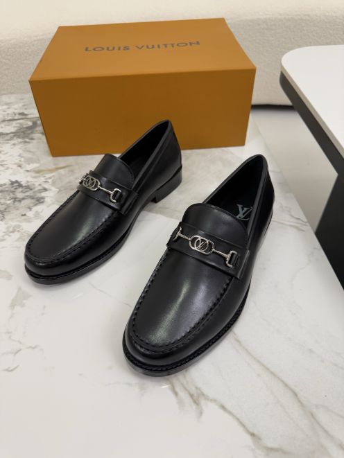 ルイ・ヴィトン ローファー ブランド コピー 安全通販 高品質 2025新作 ブラック 高級感仕上げ メンズ定番モデル