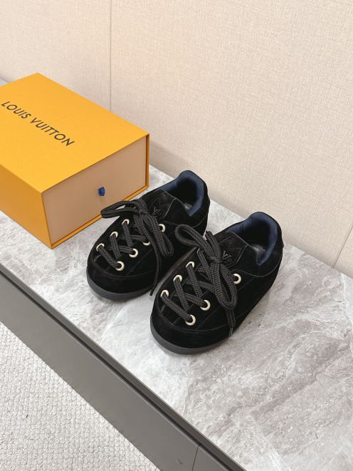 ルイ・ヴィトン スニーカー コピー 高品質 2025新作 スエード ブラック 高再現度 ラグジュアリーデザイン
