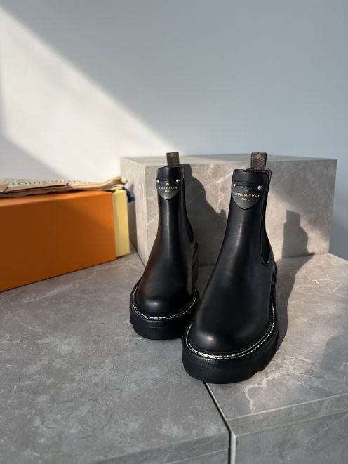 ルイ・ヴィトン チェルシーブーツ スーパーコピー 高再現度 高級感仕上げ 上質レザー仕様 シンプルモダンデザイン 冬季人気モデル