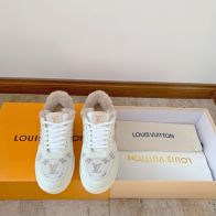 ルイ・ヴィトン スニーカー ブランド コピー 安全通販 高再現度 保温性抜群 ファー仕様 上質レザー使用 冬季限定モデル