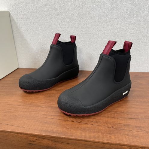 バリー ショートブーツ 激安屋口コミ 2025新作 レッドライン仕様 高再現度モデル 精密ディテール 上質感溢れる仕立て 発送保証