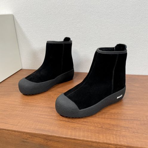 バリー ショートブーツ n級 2025新作 高再現度 モデル 上質スエード仕様 精密ディテール リピーター多数 発送保証 追跡可能