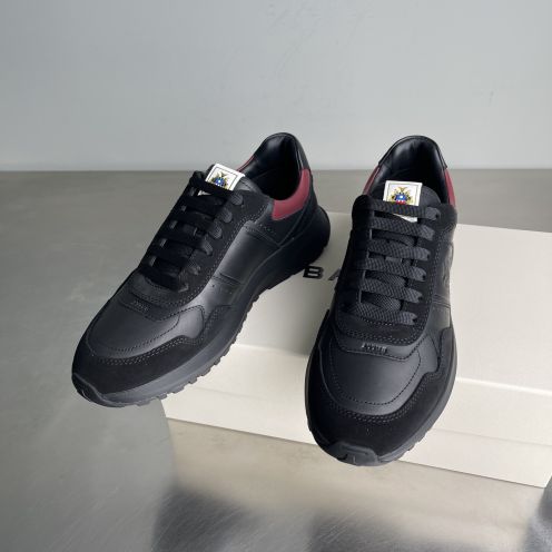 バリー スニーカー n級 2025新作 ブラック&times;ボルドー 高再現度モデル 上質レザー仕様 精密ディテール リピーター多数 発送保証