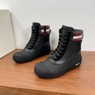 バリー ブーツ ブランド コピー 安全通販 ブラック&times;レッドライン 2025新作 防水 厚底デザイン メンズ モードスタイル