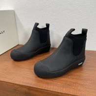 バリー ショートブーツ 格安 2025新作 オールブラック仕様 高再現度モデル 精密ディテール 上質仕立て リピーター多数 発送保証