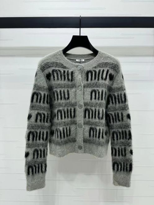 ミュウミュウ カーディガン グレー コピー 肌触り良好 上質モヘア素材 快適な着心地 通気性抜群 シンプルデザイン 即納対応