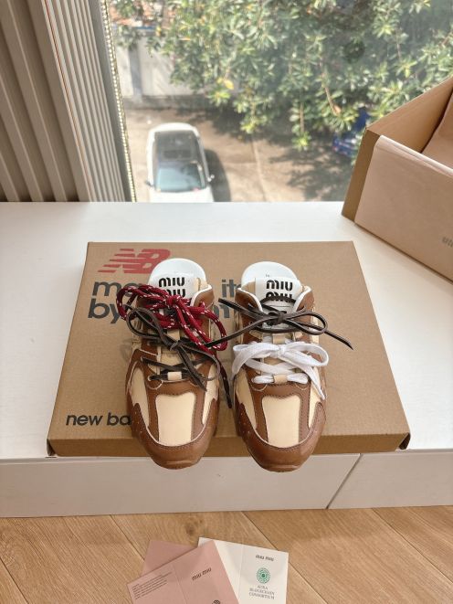 ミュウミュウ&times;ニューバランス スニーカー 2025新作 激安 高再現度 丁寧な縫製 本格派モデル 高級感漂う 安心サイト