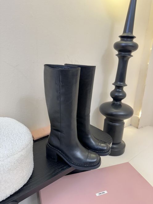 ミュウミュウ ロングブーツ 2025新作 激安 高級レベル仕様 本革使用 精密ディテール 丁寧な縫製 安心サイト リピーター多数