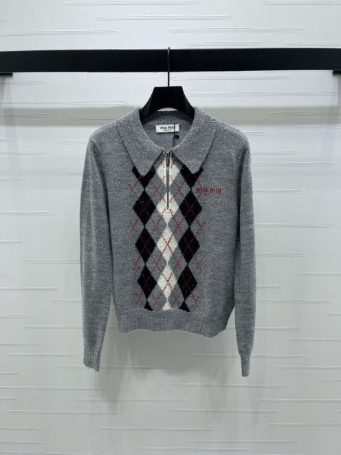 ミュウミュウ ニット トップス 2025新作 スーパーコピー 高評価 本格派モデル 上質感 満載 リピーター多数 安心サイト