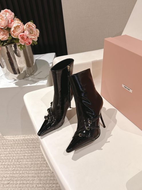 ミュウミュウ ブーツ 2025新作 偽物 バレない再現度 高級感仕上げ 本格派モデル 精密ディテール 安心サイト 発送保証