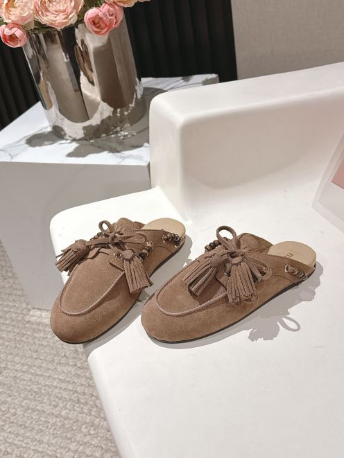 ミュウミュウ スリッポン 2025新作 偽物 バレない再現度 高級感仕上げ 上質スエード使用 精密ディテール 安心サイト