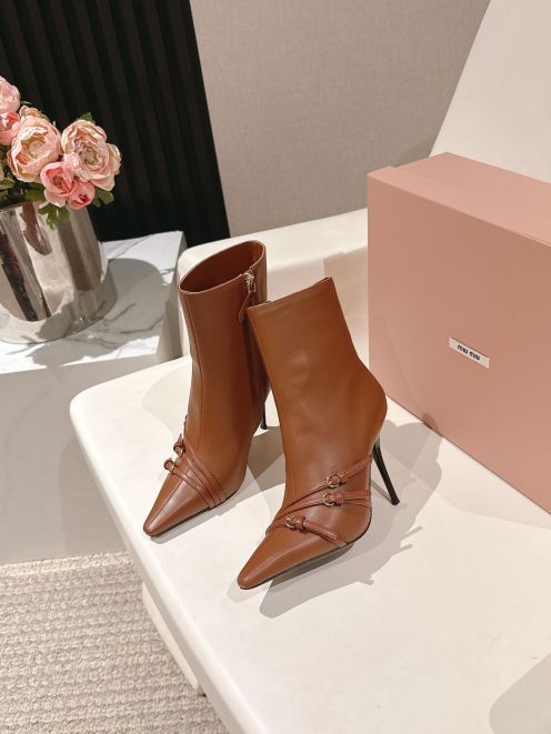 ミュウミュウ ブーツ 2025新作 ブランド コピー 安全通販 高級感仕上げ 本格派モデル 上質本革使用 安心サイト 発送保証