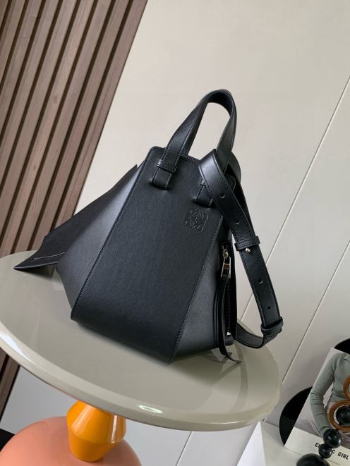 ロエベ ブランド コピー 安全通販 ハンモックバッグ 2025新作 高再現度モデル 上質カーフ使用 高級感仕上げ 丁寧な縫製 安心サイト