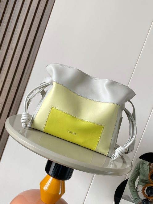 ロエベ n級 ドローストリングバッグ 2025新作 高級感仕上げと上質感が魅力 高再現度で話題 実店舗運営 安心サイト