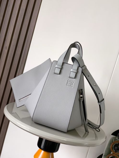 ロエベ ハンモック バッグ スモール 高品質 ブランド コピー 高再現度 本革使用 精密ディテール 追跡可能 安心の日本倉庫