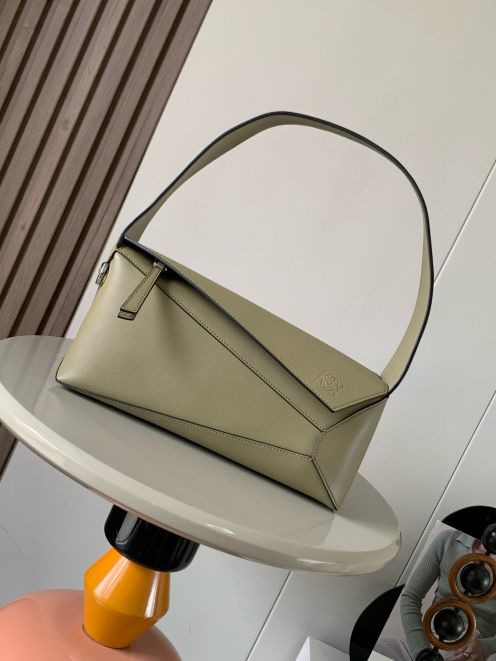 ロエベ パズル スモール バッグ 2025新作 高再現度 本革使用 精密ディテール 優良サイト 職人技術再現 上質感 満足度高い