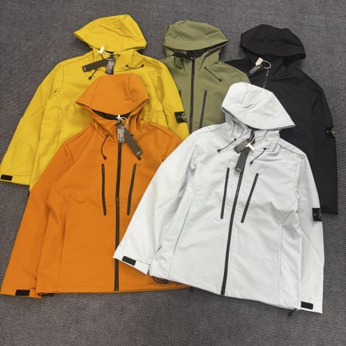 ストーンアイランド ソフトシェル ジャケット 2025新作 コピー 高再現度 防風 撥水 フード付き アウター 品質管理徹底