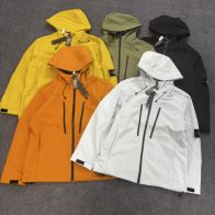 ストーンアイランド ソフトシェル ジャケット 2025新作 コピー 高再現度 防風 撥水 フード付き アウター 品質管理徹底