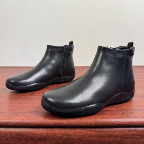 プラダ スーパーコピー 優良サイト ショートブーツ 2025新作 高級感仕上げ 本革仕様 発送保証付き 安心サイト