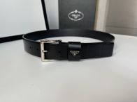 プラダ ベルト メンズ 2025新作 激安屋口コミ 高再現度 ラバー素材 トライアングルロゴ 精密ディテール 高級感仕上げ 上質感 即納対応