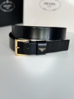 プラダ ベルト メンズ 2025新作 ブランド コピー 安全通販 高再現度 ラバー素材 ゴールドバックル 高級感仕上げ 精密ディテール 即納対応