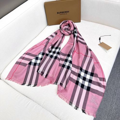 バーバリー スカーフ レディース 大判 2025新作 スーパーコピー 優良サイト ピンクチェック 高級感仕上げ 柔らか素材 ギフト人気