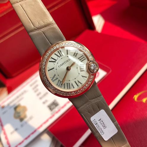 カルティエ Ballon Bleu ダイヤベゼル グレーレザー 高級感仕上げ スーパーコピー 高再現度 レディース腕時計 安心サイト
