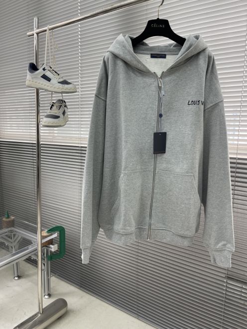 ルイヴィトンコピー パーカー2025新作 通気快適 高級感仕上げ 高再現度 丁寧な縫製 上質感漂う安心サイト限定