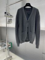 ルイヴィトンブランド コピー カーディガン2025新作 高再現度 細部まで忠実 上質感漂う丁寧な縫製モデル