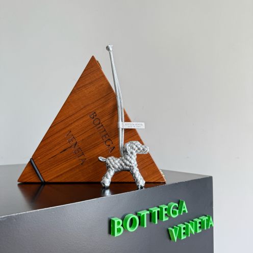 ボッテガ・ヴェネタ ドッグチャーム スーパーコピー 優良サイト 2025新作 高再現度イントレチャートレザー仕様