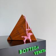 ボッテガ・ヴェネタ ドッグチャーム 激安屋口コミ 2025新作 高再現度イントレチャートピンクレザー仕様 安心配送保証