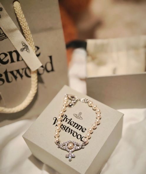 ヴィヴィアンウエストウッド 優良サイト 2025新作 パールブレスレット 高再現度 上質感 精密ディテール 高級感仕上げ 安心サイト 発送保証