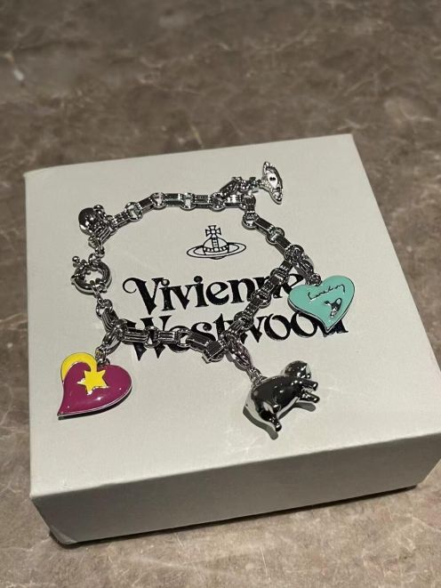ヴィヴィアンウエストウッド ブレスレット 偽物 2025新作 高再現度 丁寧な作り 高級感仕上げ 人気チャーム 安心サイト限定