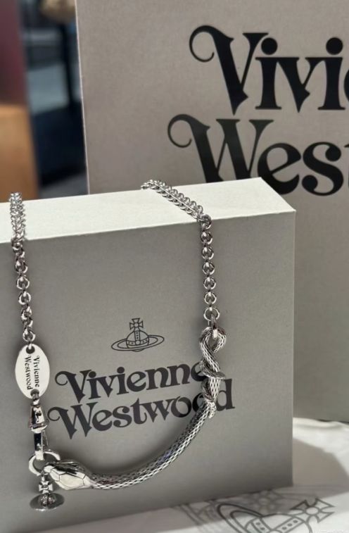 ヴィヴィアンウエストウッド ネックレス 格安 2025新作 高級感仕上げ スネークデザイン 高再現度 精密ディテール 安心サイト