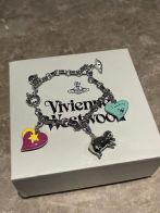 ヴィヴィアンウエストウッド ブレスレット 偽物 2025新作 高再現度 丁寧な作り 高級感仕上げ 人気チャーム 安心サイト限定