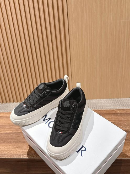 モンクレール スニーカー 2025新作 偽物 バレない再現度 ブラックローカットモデル 高品質素材 丁寧な縫製 快適な履き心地 安心サイト