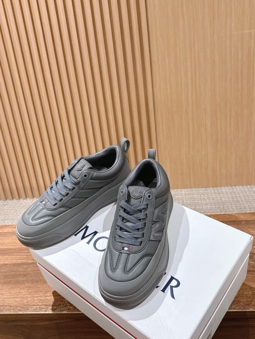 モンクレール スニーカー 2025新作 優良サイト 高再現度モデル グレーカラー 高品質素材 丁寧な縫製 快適な履き心地 発送保証付き