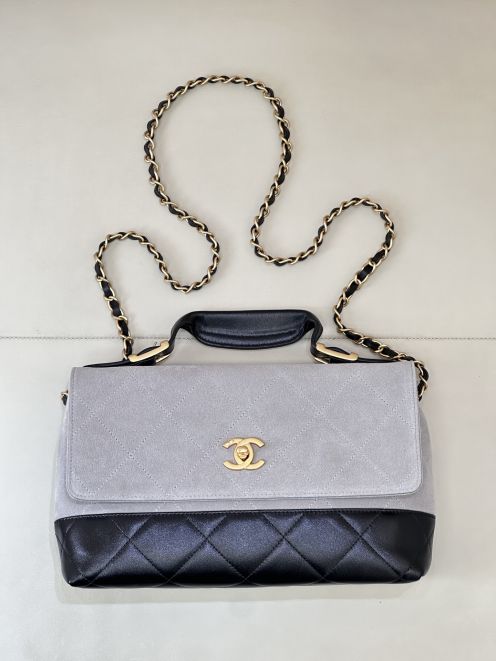 シャネル バッグ コピー 2025新作 グレー&times;ブラック 高再現度 上質感 高級感仕上げ チェーンショルダー 実店舗運営