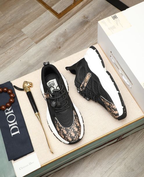 ディオール スニーカー 2025新作 n級 高再現度モデル オブリーク柄デザイン 精密ディテール ブラックブラウン 即納対応