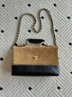 シャネル バッグ 偽物 バレない再現度 2025新作 キャメル&times;ブラック 高級感仕上げ チェーンショルダー 実店舗運営