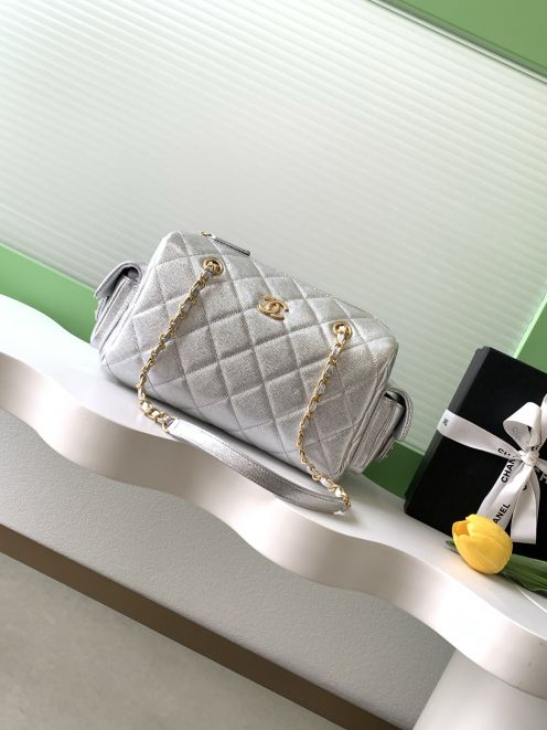 シャネル シルバーショルダーバッグ 2025新作 激安 高級感仕上げ 丁寧な縫製 上質レザー仕様 安心サイト 即納対応 発送保証付き