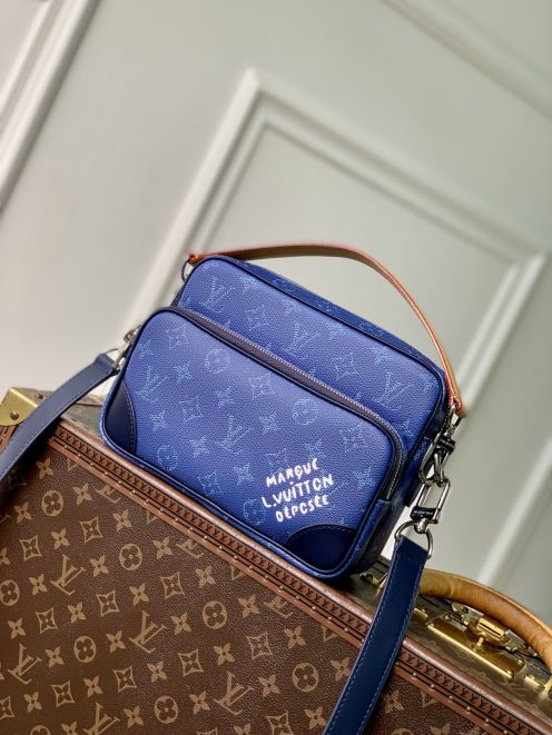 ルイ・ヴィトン モノグラム シャドウ ブルー ショルダーバッグ スーパーコピー 激安通販 高品質再現 細部まで忠実 高評価レビュー多数