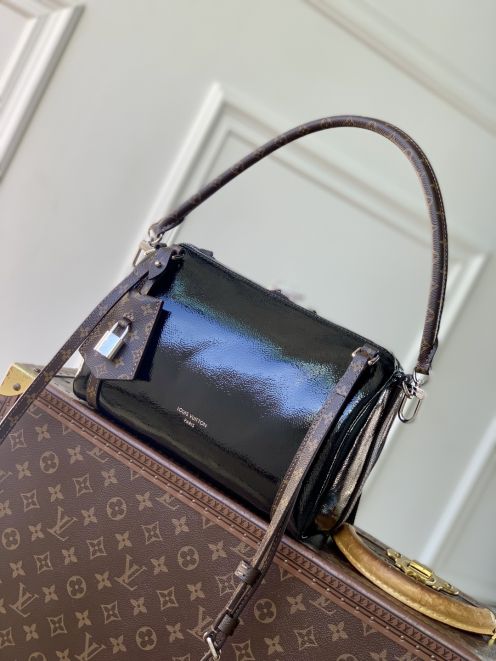 ルイ・ヴィトン モノグラム パテントレザー 2WAY ハンドバッグ ブラック スーパーコピー 優良サイト 高級感仕上げ 安心発送保証