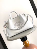 ルイ・ヴィトン サークルロゴ トートバッグ ホワイト 2025新作 スーパーコピー 優良サイト 高級感仕上げ 本革使用 上質感 丁寧な縫製 発送保証