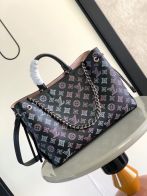 ルイ・ヴィトン マヒナ トートバッグ ブラック 2025新作 ブランド コピー 安全通販 高級感仕上げ 本革使用 上質感 丁寧な縫製 発送保証