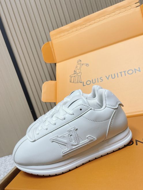 ルイヴィトン スニーカー 優良サイト 2025新作 高再現度 上質レザー使用 ブランド コピー 激安 高級感仕上げ 快適な履き心地 高評価モデル