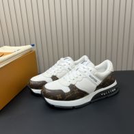 ルイヴィトン スニーカー スーパーコピー 優良サイト 2025新作 高再現度 上質レザー使用 ブランド コピー 激安 快適な履き心地 高評価モデル