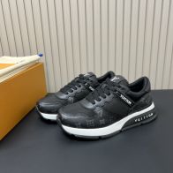 ルイヴィトン スニーカー 偽物 バレない再現度 2025新作 高級感仕上げ ブランド コピー 激安 上質レザー使用 快適な履き心地 高評価モデル